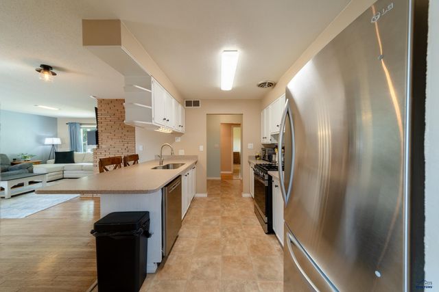 1614 SPACE AVE, Rapid City, SD 57701