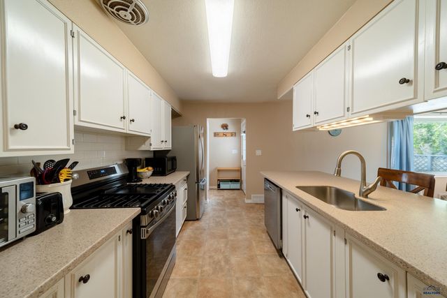 1614 SPACE AVE, Rapid City, SD 57701