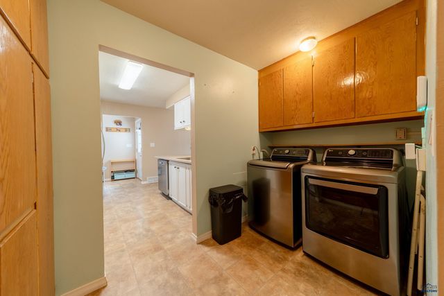 1614 SPACE AVE, Rapid City, SD 57701