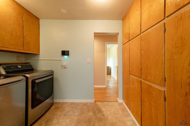 1614 SPACE AVE, Rapid City, SD 57701