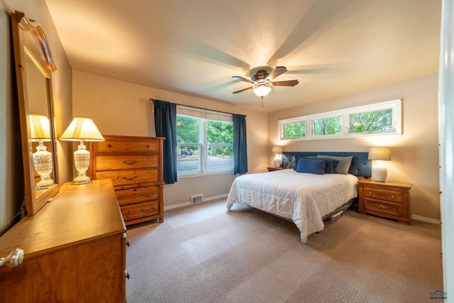 1614 SPACE AVE, Rapid City, SD 57701