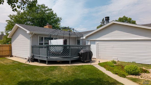 1614 SPACE AVE, Rapid City, SD 57701