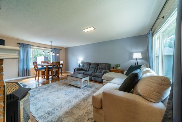 1614 SPACE AVE, Rapid City, SD 57701