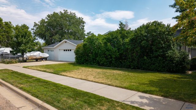 1614 SPACE AVE, Rapid City, SD 57701