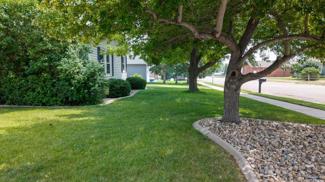 1614 SPACE AVE, Rapid City, SD 57701