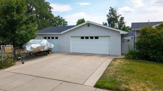 1614 SPACE AVE, Rapid City, SD 57701