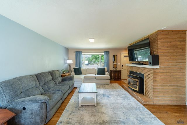 1614 SPACE AVE, Rapid City, SD 57701