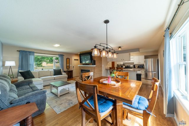 1614 SPACE AVE, Rapid City, SD 57701