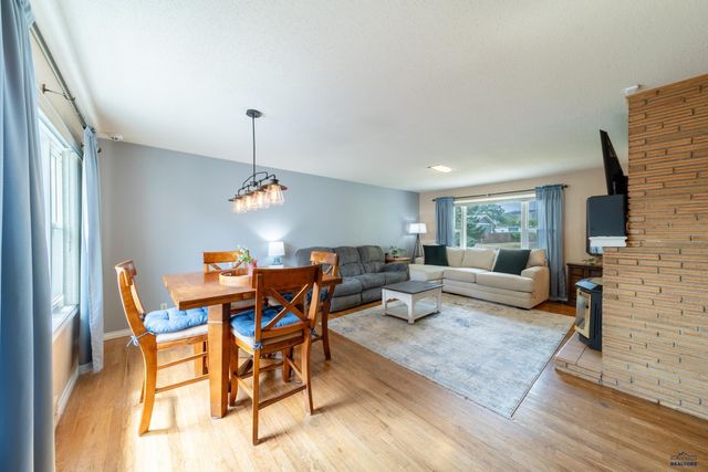 1614 SPACE AVE, Rapid City, SD 57701