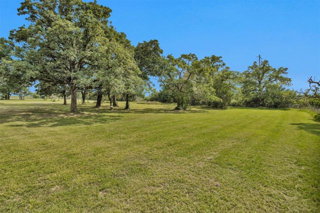 8908 County Road 279, Bedias, TX 77831
