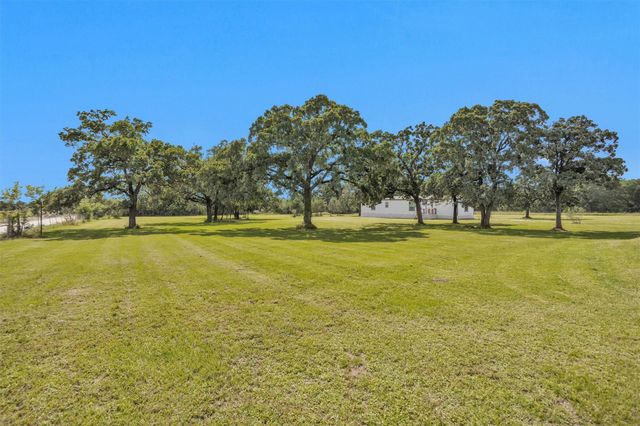 8908 County Road 279, Bedias, TX 77831