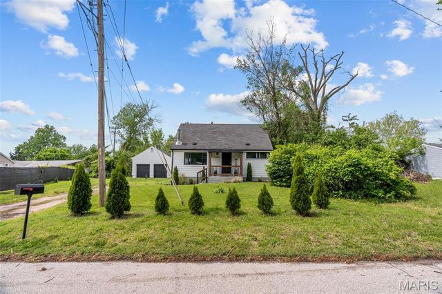 10015 Baron Drive, St Louis, MO 63136