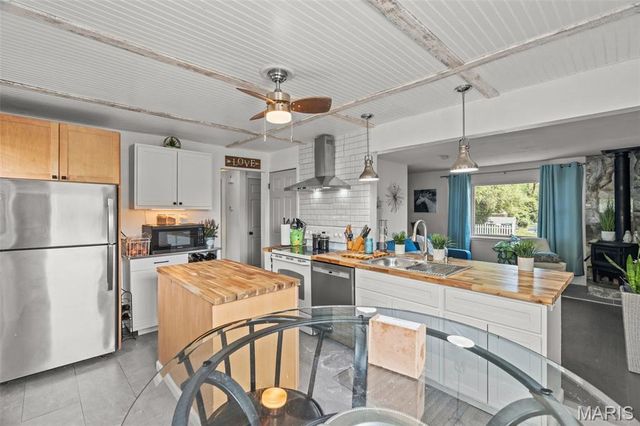 10015 Baron Drive, St Louis, MO 63136