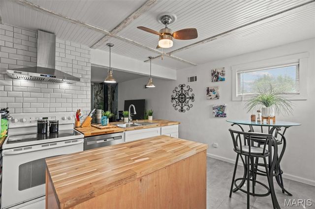10015 Baron Drive, St Louis, MO 63136
