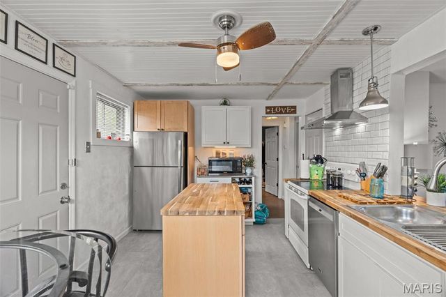 10015 Baron Drive, St Louis, MO 63136