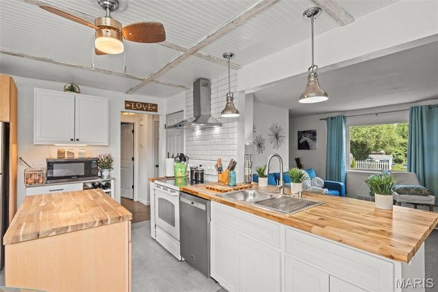 10015 Baron Drive, St Louis, MO 63136