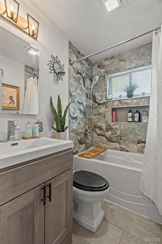 10015 Baron Drive, St Louis, MO 63136