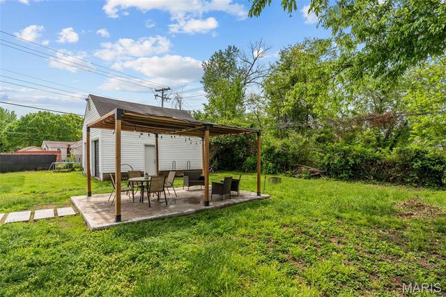 10015 Baron Drive, St Louis, MO 63136