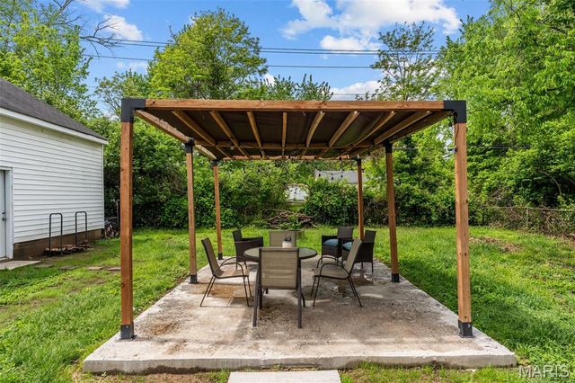 10015 Baron Drive, St Louis, MO 63136