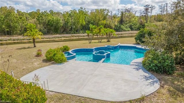 7350 Green Acre LN, Fort Myers, FL 33912