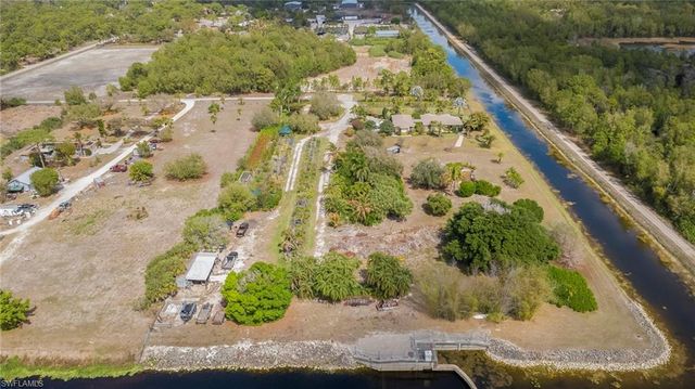 7350 Green Acre LN, Fort Myers, FL 33912