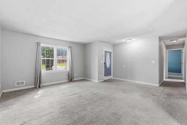 9906 Chapel Hill Road, Louisville, KY 40229