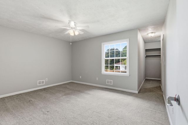 9906 Chapel Hill Road, Louisville, KY 40229