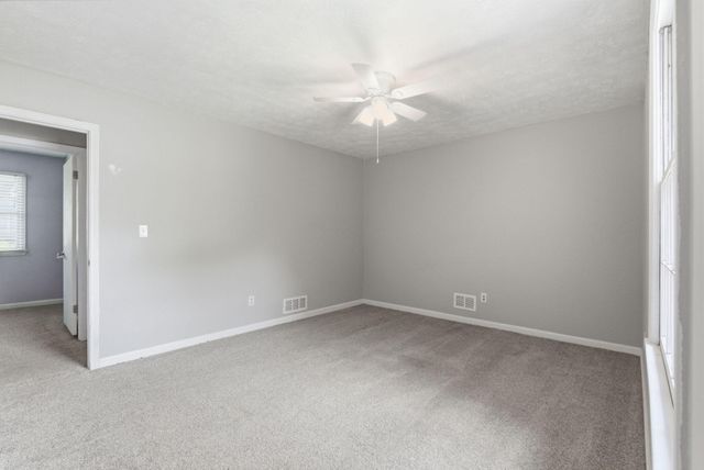 9906 Chapel Hill Road, Louisville, KY 40229