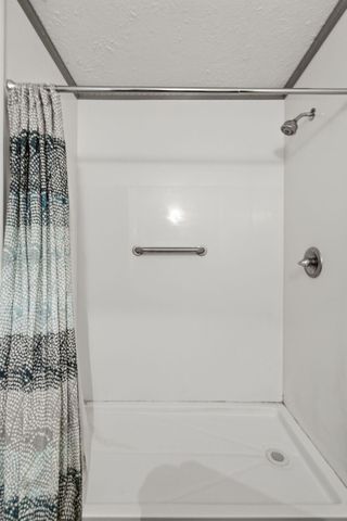 9906 Chapel Hill Road, Louisville, KY 40229