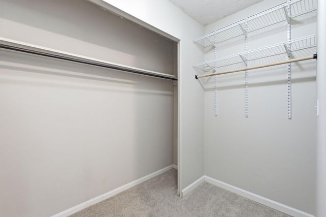 9906 Chapel Hill Road, Louisville, KY 40229