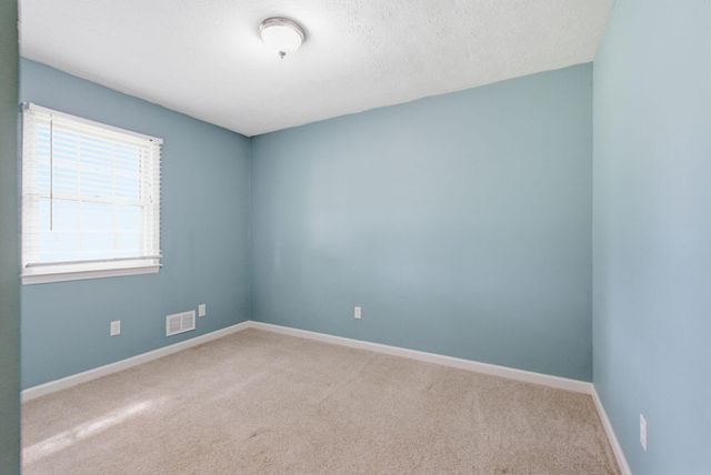 9906 Chapel Hill Road, Louisville, KY 40229