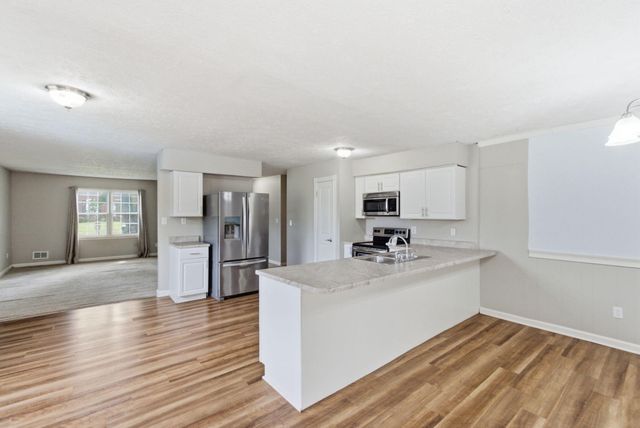 9906 Chapel Hill Road, Louisville, KY 40229