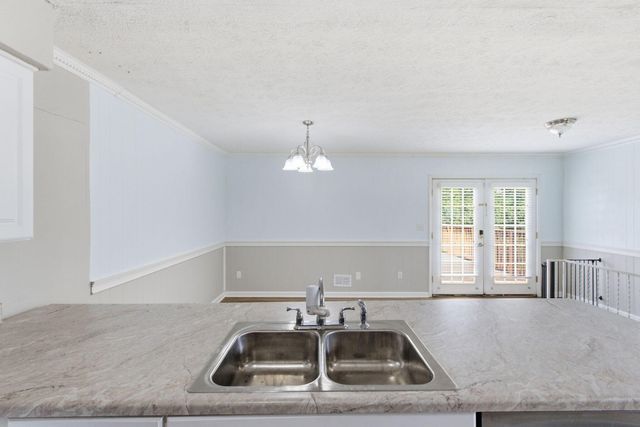 9906 Chapel Hill Road, Louisville, KY 40229