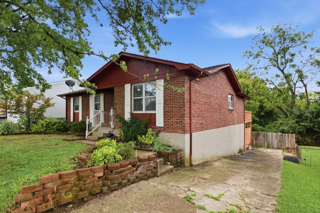 9906 Chapel Hill Road, Louisville, KY 40229