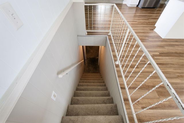 9906 Chapel Hill Road, Louisville, KY 40229