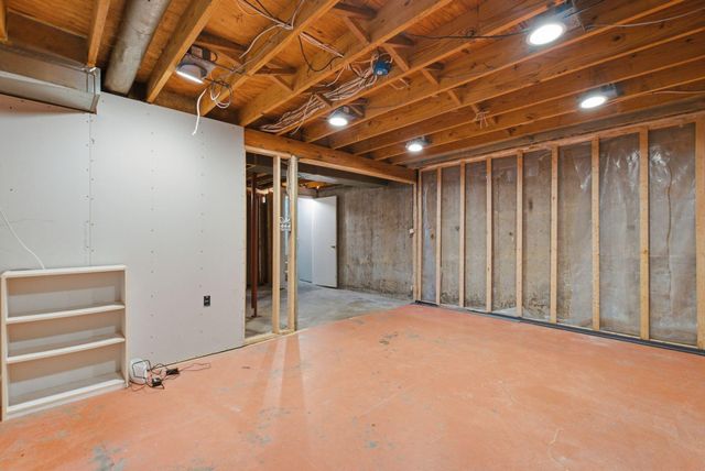 9906 Chapel Hill Road, Louisville, KY 40229