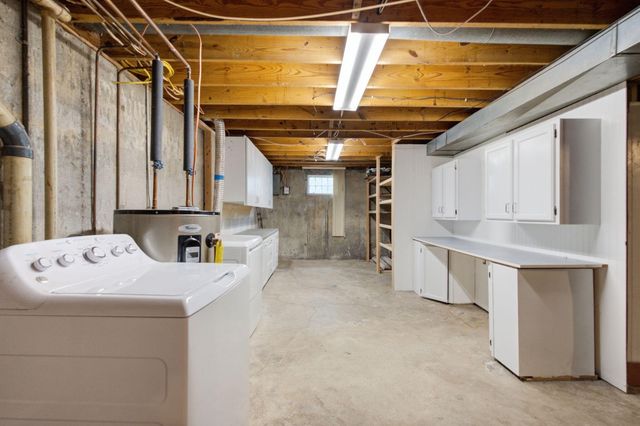 9906 Chapel Hill Road, Louisville, KY 40229