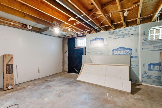 9906 Chapel Hill Road, Louisville, KY 40229