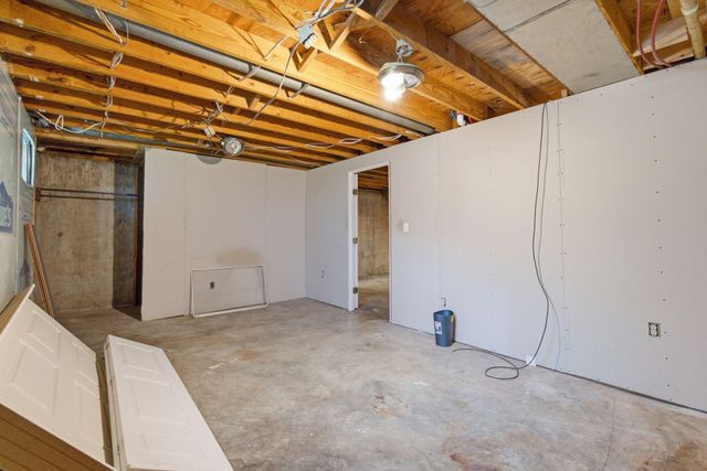 9906 Chapel Hill Road, Louisville, KY 40229