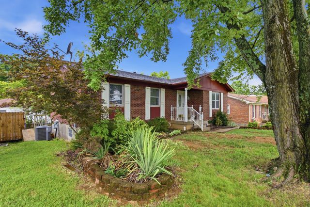 9906 Chapel Hill Road, Louisville, KY 40229