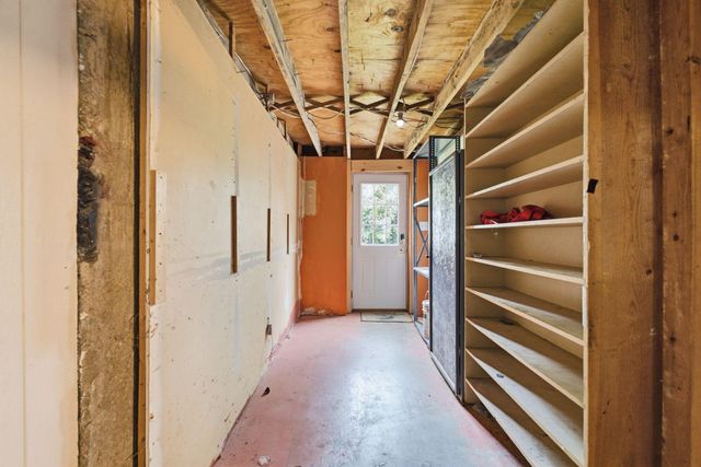 9906 Chapel Hill Road, Louisville, KY 40229