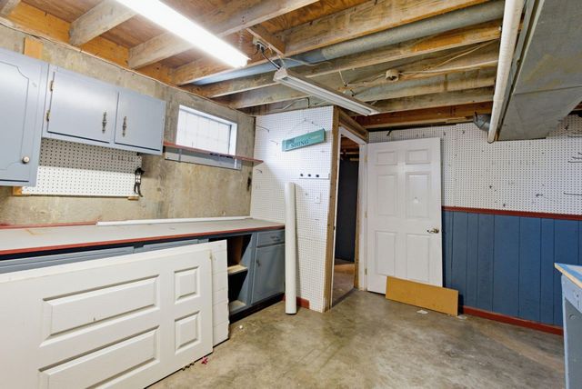 9906 Chapel Hill Road, Louisville, KY 40229