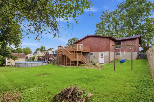 9906 Chapel Hill Road, Louisville, KY 40229