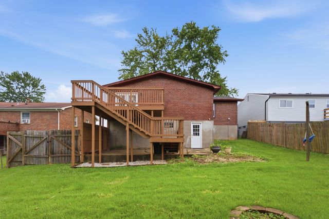 9906 Chapel Hill Road, Louisville, KY 40229