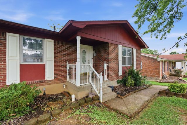 9906 Chapel Hill Road, Louisville, KY 40229