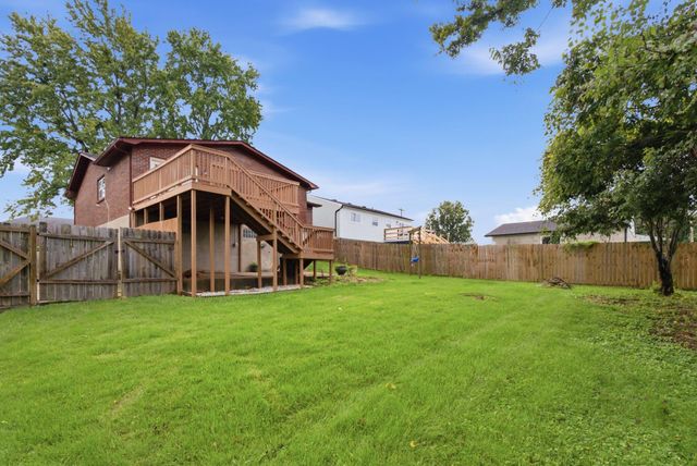 9906 Chapel Hill Road, Louisville, KY 40229