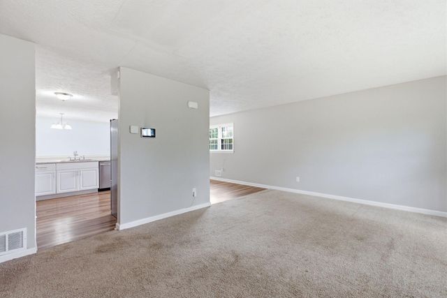 9906 Chapel Hill Road, Louisville, KY 40229
