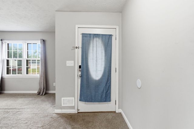 9906 Chapel Hill Road, Louisville, KY 40229