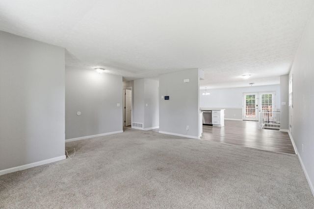 9906 Chapel Hill Road, Louisville, KY 40229