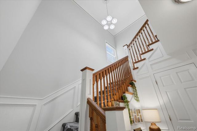 5685 Crescent Road, Waterford, MI 48327